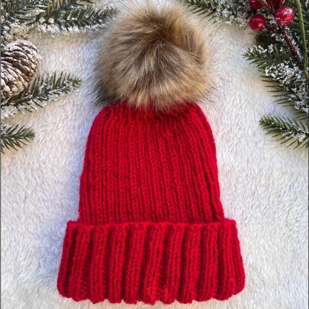 Adult hand knit winter hat with pompom - NWOT